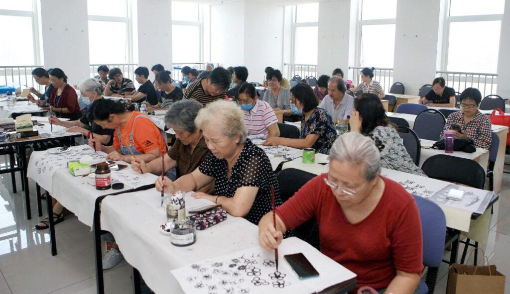 Freude am Leben - Chongqing, Frauen, Seniorinnen, VR China - Hintergrund 1012 Grafik2 - Freude am Leben - Chongqing, Frauen, Seniorinnen, VR China - Hintergrund