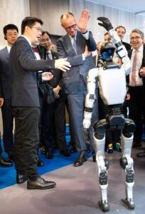 Entspannungsbesuch in Peking - Friedrich Merz, Ursula von der Leyen, VR China, Xi Jinping - Hintergrund 1013 2026 02 26 merz china hangzhou data - Entspannungsbesuch in Peking - Friedrich Merz, Ursula von der Leyen, VR China, Xi Jinping - Hintergrund