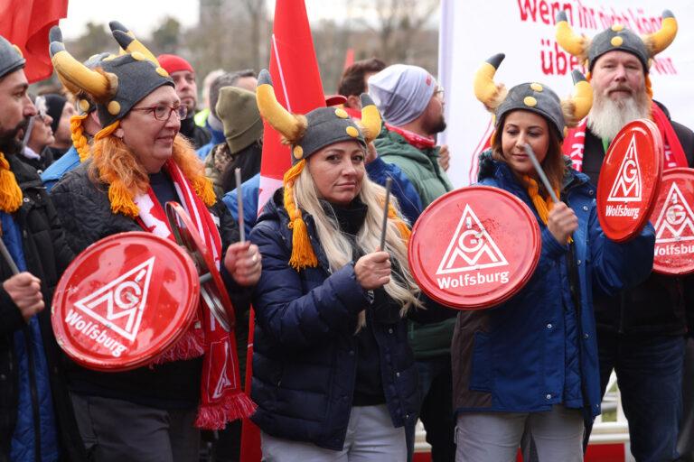 120201 Volkswagen - Ausschüttung trotz „Gewinneinbruch“ - Wirtschaft & Soziales - Wirtschaft & Soziales