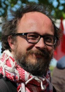 120802 Interview Portrait - „Zurückdrängen der Bundeswehr ist möglich“ - „Camp Brocken“, Bundeswehrwerbung, Initiative „Brocken ohne Bundeswehr“, Militarisierung, Petition, SDAJ, Sven George, Widerstand - Kommunalpolitik