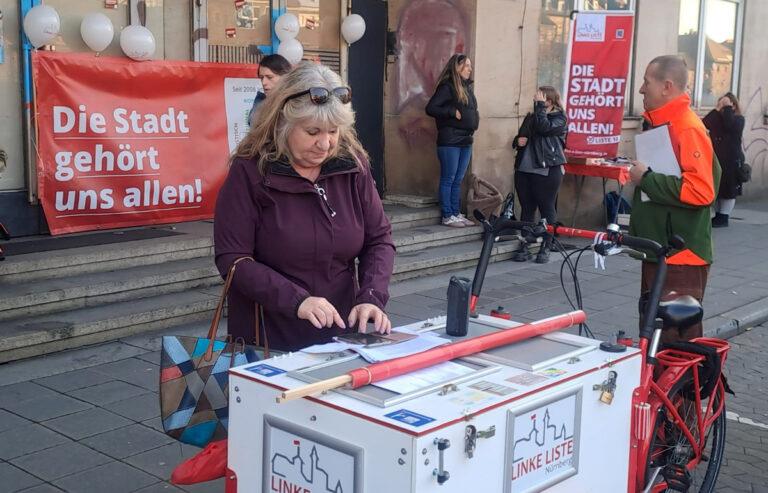 120803 Nuernberg Kommunalwahl - Ein Gespenst geht um im Villenviertel - Sozial statt kriegstüchtig - Sozial statt kriegstüchtig
