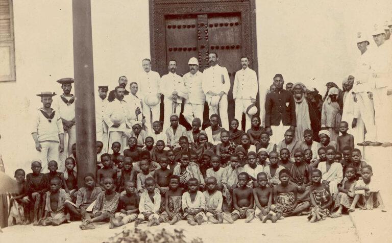 140602 Sklaverei - Die Maske ist endgültig gefallen - Ausbeutung, kolonialer Rassenkapitalismus, Menschenrechte, Sklaverei, UN-Resolution - Internationales