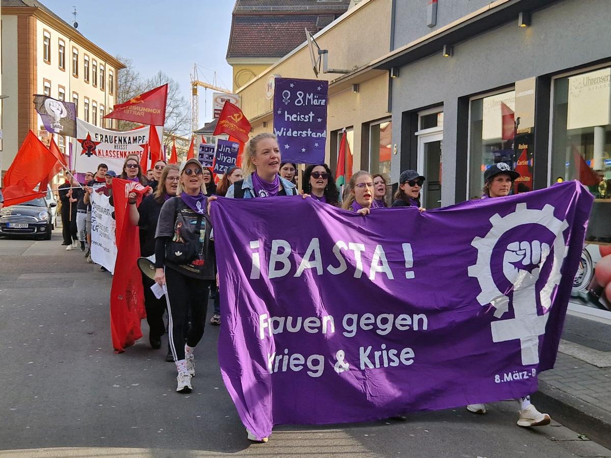 1772996470238blob - Frauen für Frieden - 8. März 2026, ARAG, DKP Gießen, Gießen, Gießen – sozial und friedenstüchtig, Martina Lennartz - Blog, Aktion