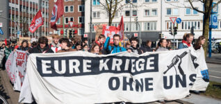 Sand ins Getriebe streuen