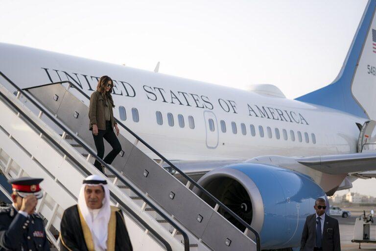 Department of Homeland Security DHS Secretary Kristi Noem visits Bahrain on May 24 2025 4 - Stabilität erleidet Schiffbruch - Angriff auf Iran - Angriff auf Iran