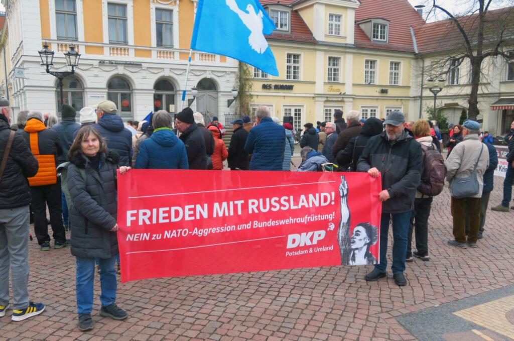 IMG 2073 - Mit Liebknecht für Frieden - DKP Potsdam und Umland, Friedenskoordination Potsdam, Ostermarsch 2026, Potsdam, Reiner Braun, SDAJ Potsdam - Blog, Aktion
