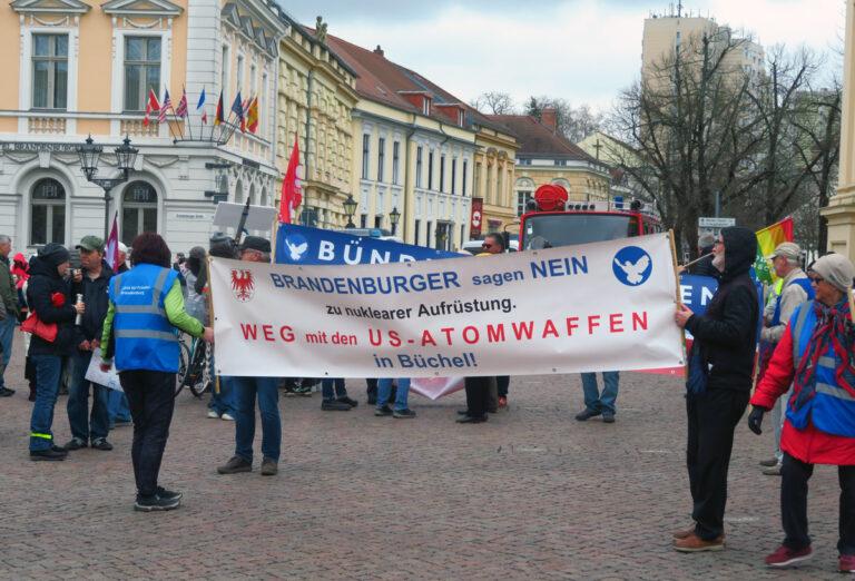 IMG 2091 - Die Waffen nieder! - Ostermarsch 2026, Willi van Ooyen - Blog, Aktion