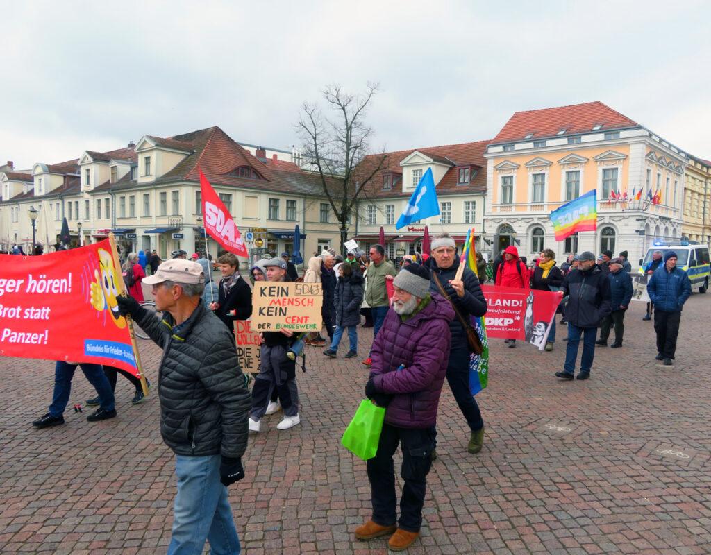 IMG 2105 - Mit Liebknecht für Frieden - DKP Potsdam und Umland, Friedenskoordination Potsdam, Ostermarsch 2026, Potsdam, Reiner Braun, SDAJ Potsdam - Blog, Aktion