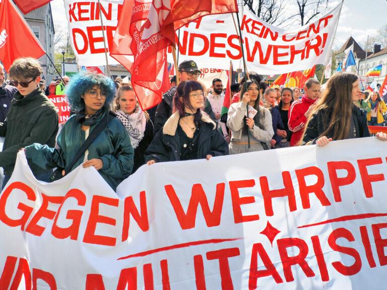 1501 Ostermarsch Ruhr Titel - Grummeln an der Heimatfront - Politik - Politik