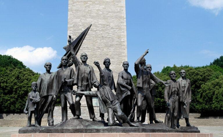 1510 Buchenwald Denkmal v. Prof - Kameraden, wir sind frei! - ILK - ILK