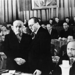 Brüder, in eins nun die Hände