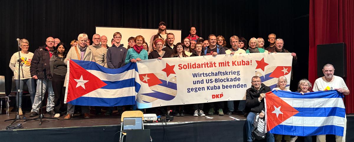 1815 03 Braunschweig alternativ - „Erinnern an gestern, Verantwortung für morgen“ - 81. Tag der Befreiung, der Rote Ring, DKP Braunschweig, IPPNW, Kuba-Solidarität, SDAJ, VVN-BdA, Werner Hensel - Aktion