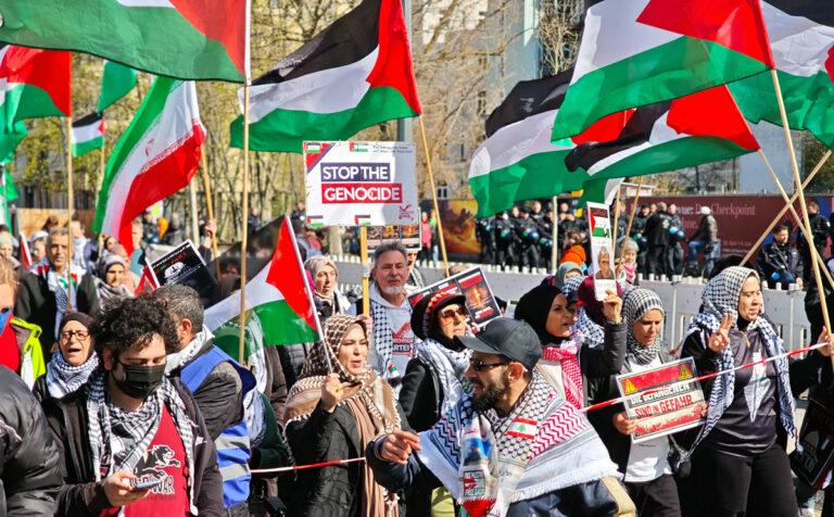 35 Berliner Ostermarsch 2026 Prenzlauer Berg 20260404 143927 web - Wider Hilflosigkeit und Gewöhnung - Aktion - Aktion