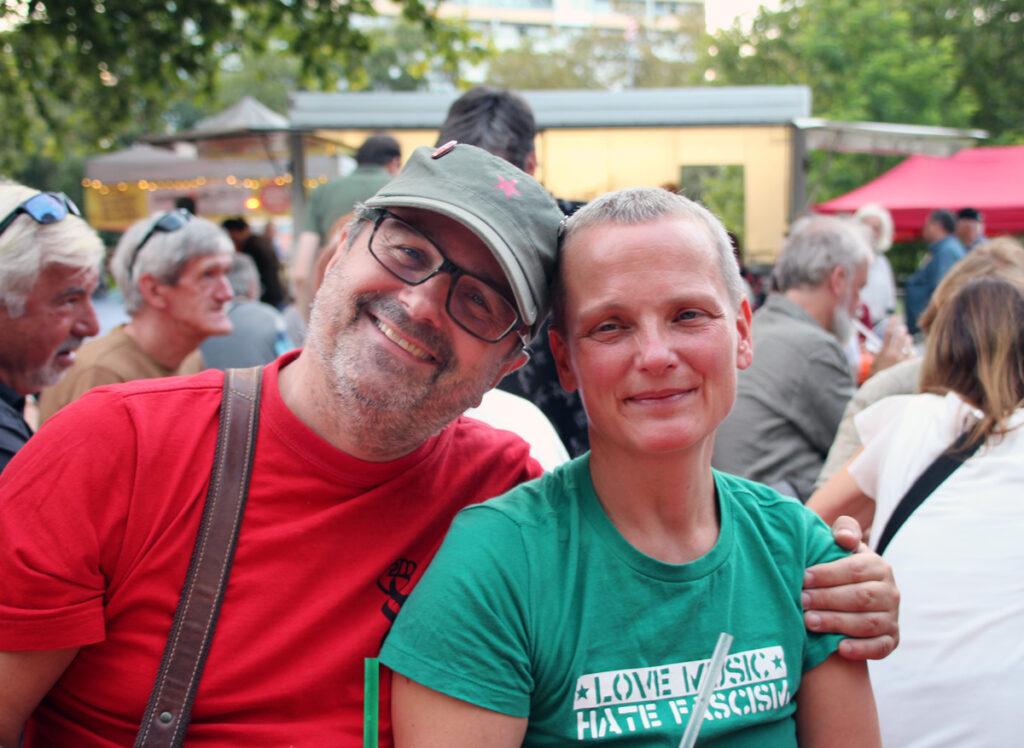 IMG 1683 1 - Gemeinsam feiern! - Ana Prestes, Banda Bassotti, Bejarano und Microphone Mafia, Betty Rossa, Booker Omole, Calum Baird, Dieter Klemm, Dietmar Dath, Free Willy, Gina Pietsch, Hartmut König, Kapelle Gigs, Ken Merten, OK-Projekt, Schenzer und Wilke, Tobias Thiele, UZ-Friedenstage 2026 - Die letzte Seite