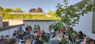 Raum gegen rechts