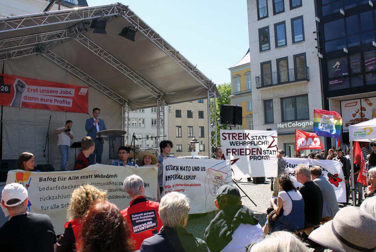 IMG 8595 - Keine leisen Spaziergänger - 1. Mai 2026, Bärbel Bas, Berlin, Bonn, DGB, DKP, Duisburg, Gießen, Guido Déus, Hamburg, Hüseyin Doğru, SDAJ - Blog, Aktion
