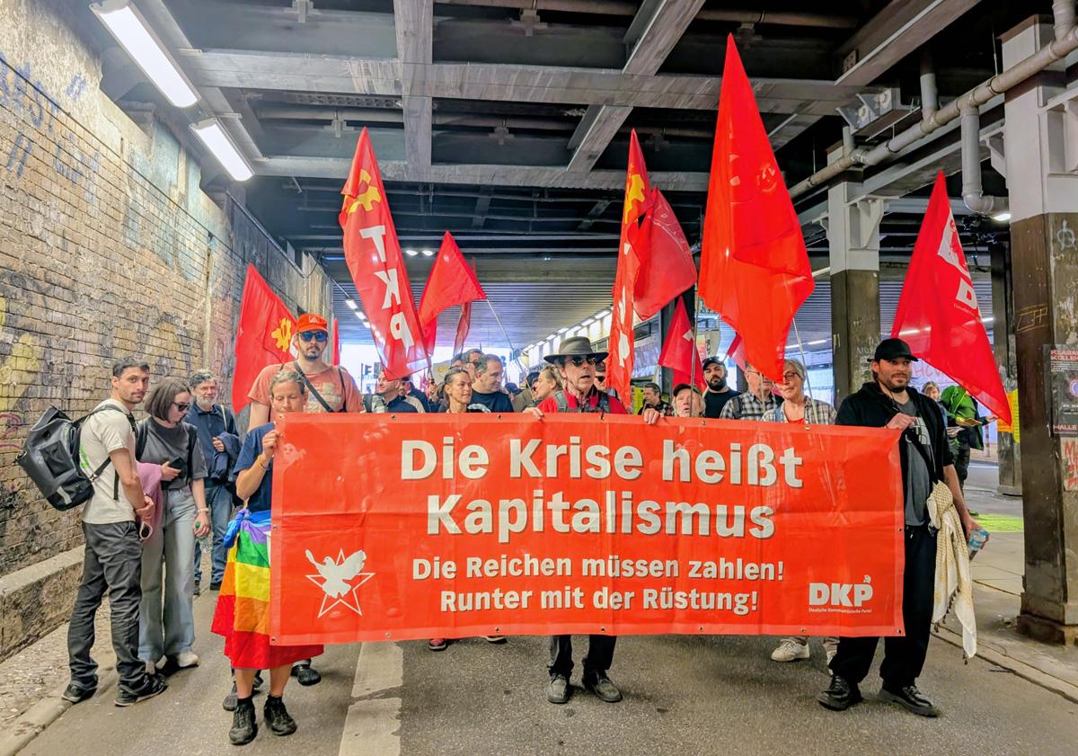 PXL 20260501 093221172 - Keine leisen Spaziergänger - 1. Mai 2026, Bärbel Bas, Berlin, Bonn, DGB, DKP, Duisburg, Gießen, Guido Déus, Hamburg, Hüseyin Doğru, SDAJ - Blog, Aktion