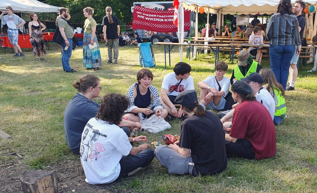 Workshops, Cocktails, Widerstand - Communistische Jongerenbeweging, DFG-VK, DKP, Global Sumud Flotilla, Initiative Marxloher Nachbarn, Münster, Pfingstcamp 2026, PTB/PVDA, Redfox, SDAJ, Shabnam Shariatpanahi, Wehrpflicht - Blog, Politik West kleine runde Richter 1 - Workshops, Cocktails, Widerstand - Communistische Jongerenbeweging, DFG-VK, DKP, Global Sumud Flotilla, Initiative Marxloher Nachbarn, Münster, Pfingstcamp 2026, PTB/PVDA, Redfox, SDAJ, Shabnam Shariatpanahi, Wehrpflicht - Blog, Politik