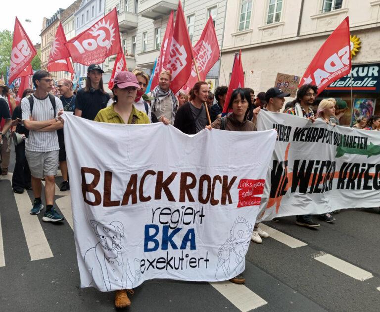 230502 Bildmeldung Wiesbaden - Demonstration gegen Mittelstreckenraketen in Deutschland - Ann Wright, Lothar Binding, Mittelstreckenraketen, Wiesbaden, Wiesbadener Bündnis gegen Raketenstationierung, Wolfgang Prawitz - Politik