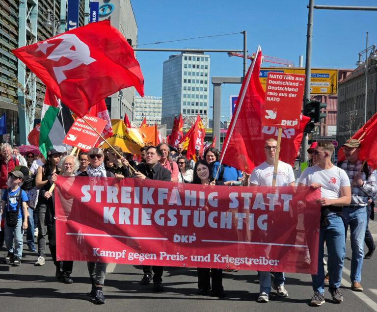 2601 DKP 1MAI 2026 - Zeit zum Aufsteh’n - Aufrüstung, Bärbel Bas, DGB Berlin-Brandenburg, Ruhrpott-Rebellion, Sozialstaat, Verena Hubertz - Wirtschaft & Soziales