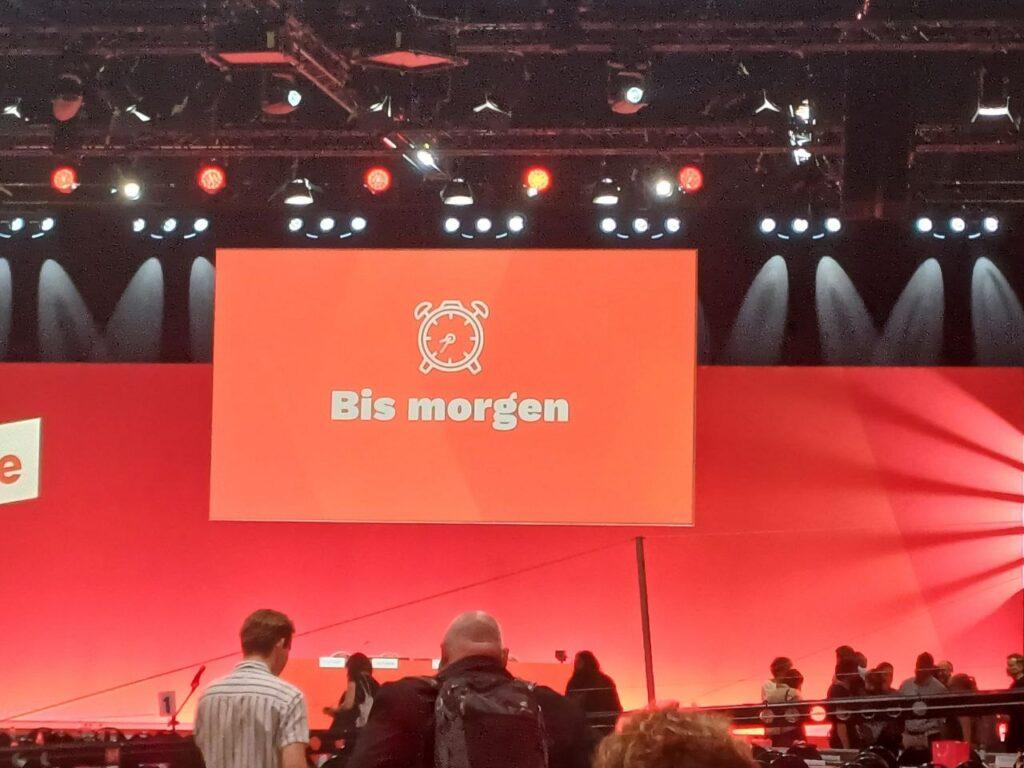 Noch etwas Geduld ... - - Bis Morgen - Noch etwas Geduld ... - -