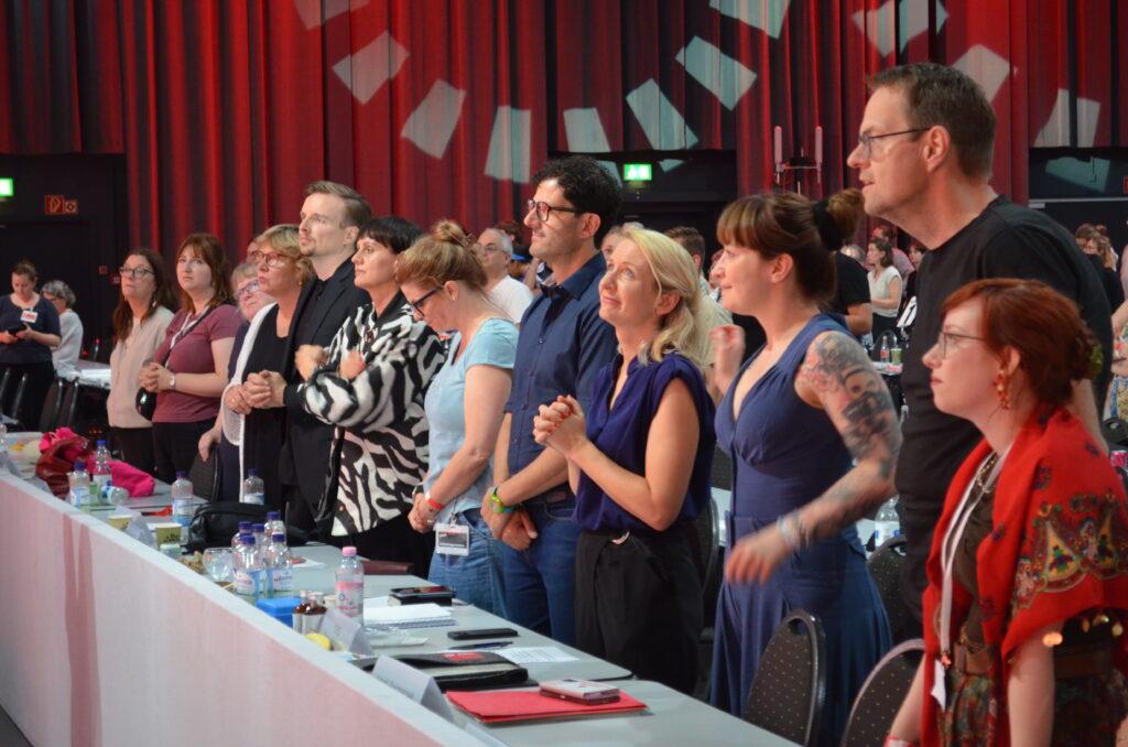 Noch etwas Geduld ... - - Spitzenriege ende - Noch etwas Geduld ... - -