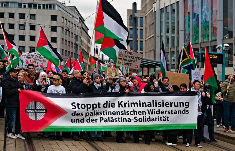 270401 Pro Palestine demonstration in Frankfurt 2024 4 - Ohne Verfahren, ohne Urteil - Entzug der Staatsbürgerschaft - Entzug der Staatsbürgerschaft