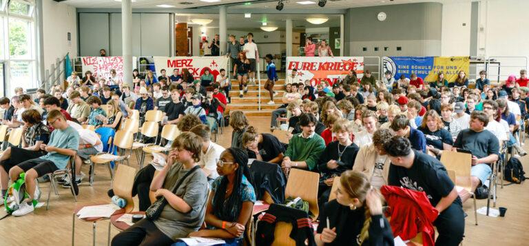 300402 Schulstreikkonferenz web - Es wird wieder gestreikt - Schulstreik gegen Wehrpflicht - Schulstreik gegen Wehrpflicht