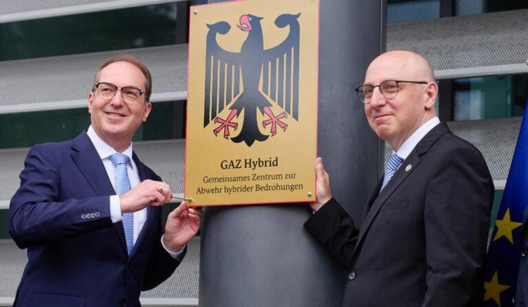 300501 Geheimdienste web - Die Stunde der Fälscher - Geheimdienst-Reform - Geheimdienst-Reform