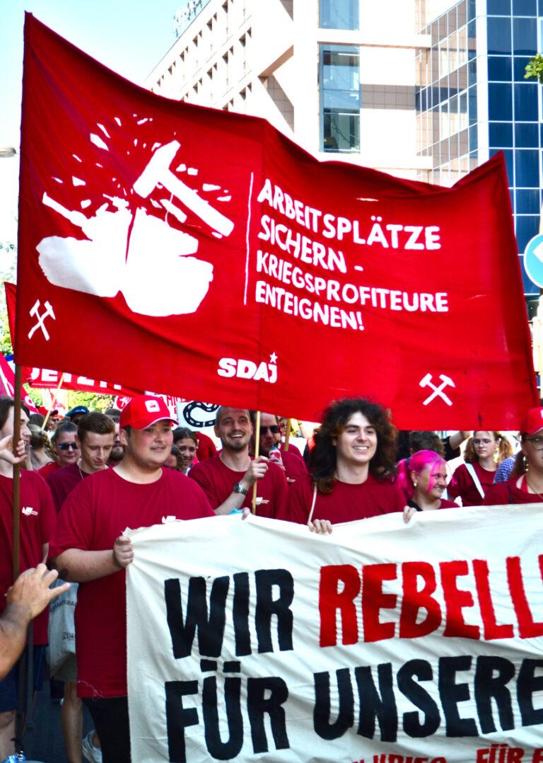 300801 Ruhrpottrebellion - Und sie bewegt sich doch - Wirtschaft & Soziales - Wirtschaft & Soziales