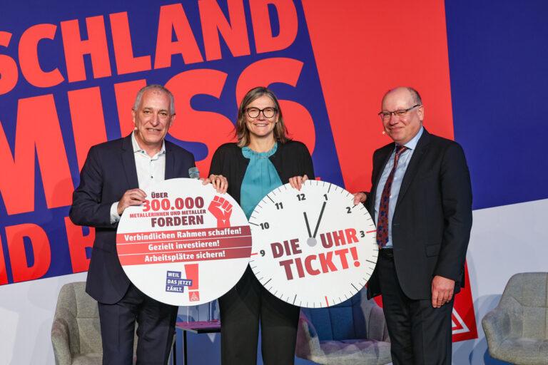 310201 Arbeitsplatzabbau - Arbeitsplatzvernichtung plus Lohnverzicht? - Wirtschaft & Soziales - Wirtschaft & Soziales