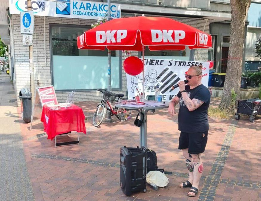 Gegen den Verfall - Kommunale Finanzen, Kriegsvorbereitungen, Wo bleiben die Milliarden? - Kommunalpolitik 310802 Essen Zebrastreifen - Gegen den Verfall - Kommunale Finanzen, Kriegsvorbereitungen, Wo bleiben die Milliarden? - Kommunalpolitik