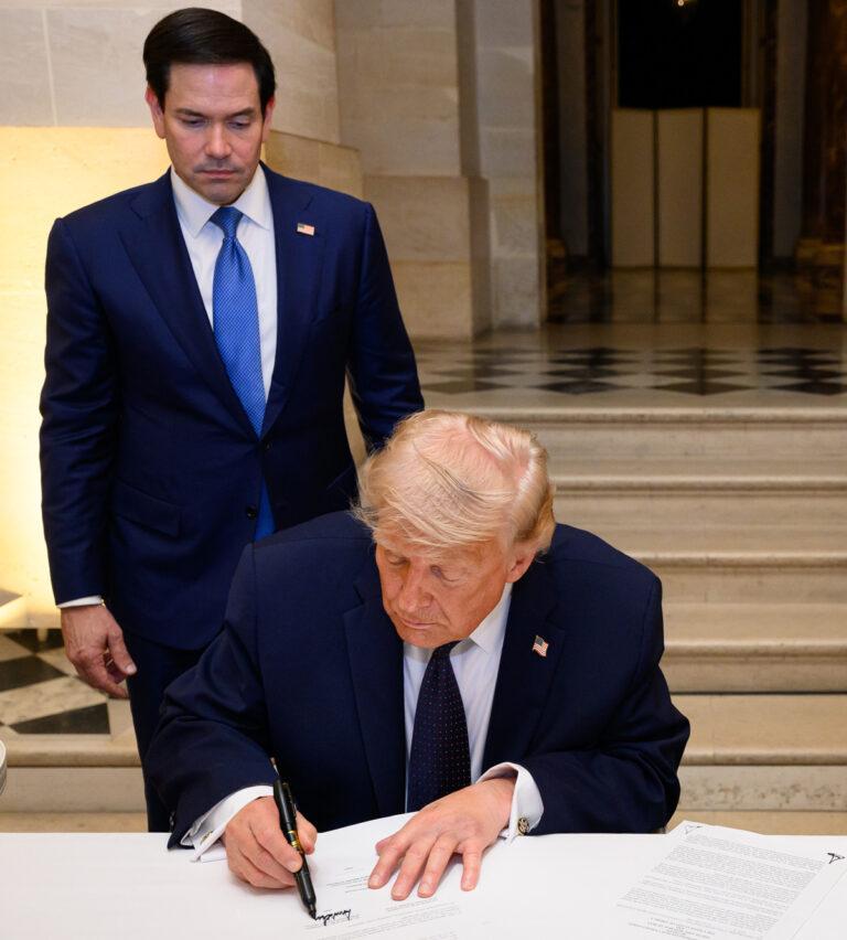 Donald Trump signs Islamabad Memorandum of Understanding P20260617DT 4952 - Und doch wieder Krieg - Blog - Blog
