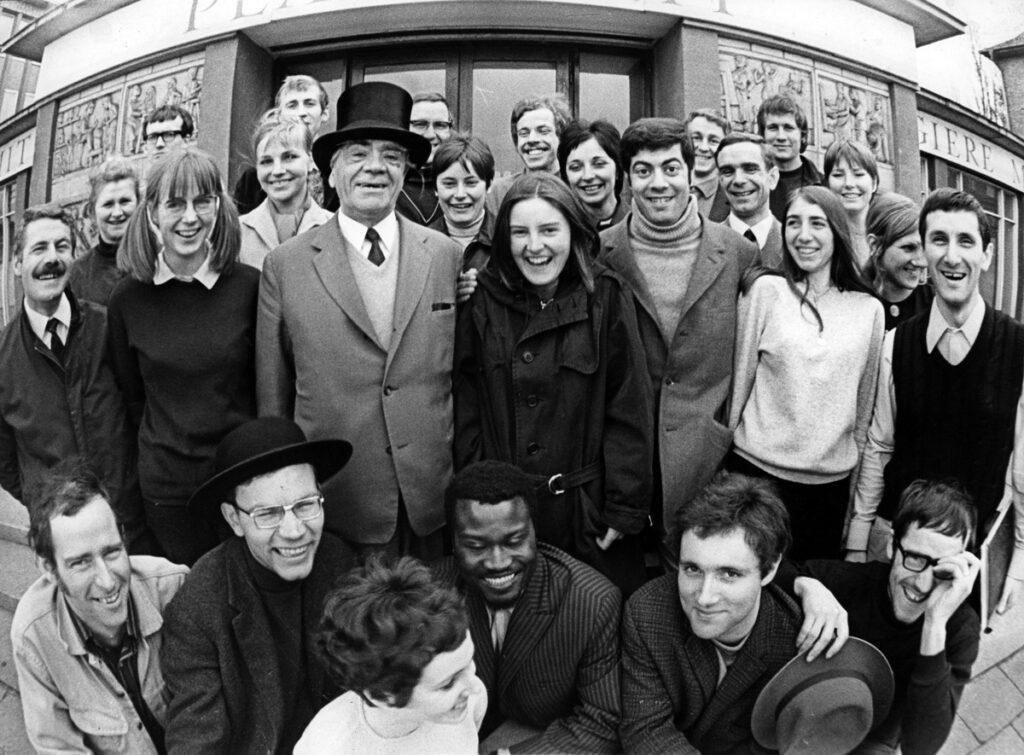 „Ich verfestige keine Idee, die mir nicht passt“ - Anna Franziska Schwarzbach - Hintergrund Selmanagic mit Studenten 1970 mod - „Ich verfestige keine Idee, die mir nicht passt“ - Anna Franziska Schwarzbach - Hintergrund