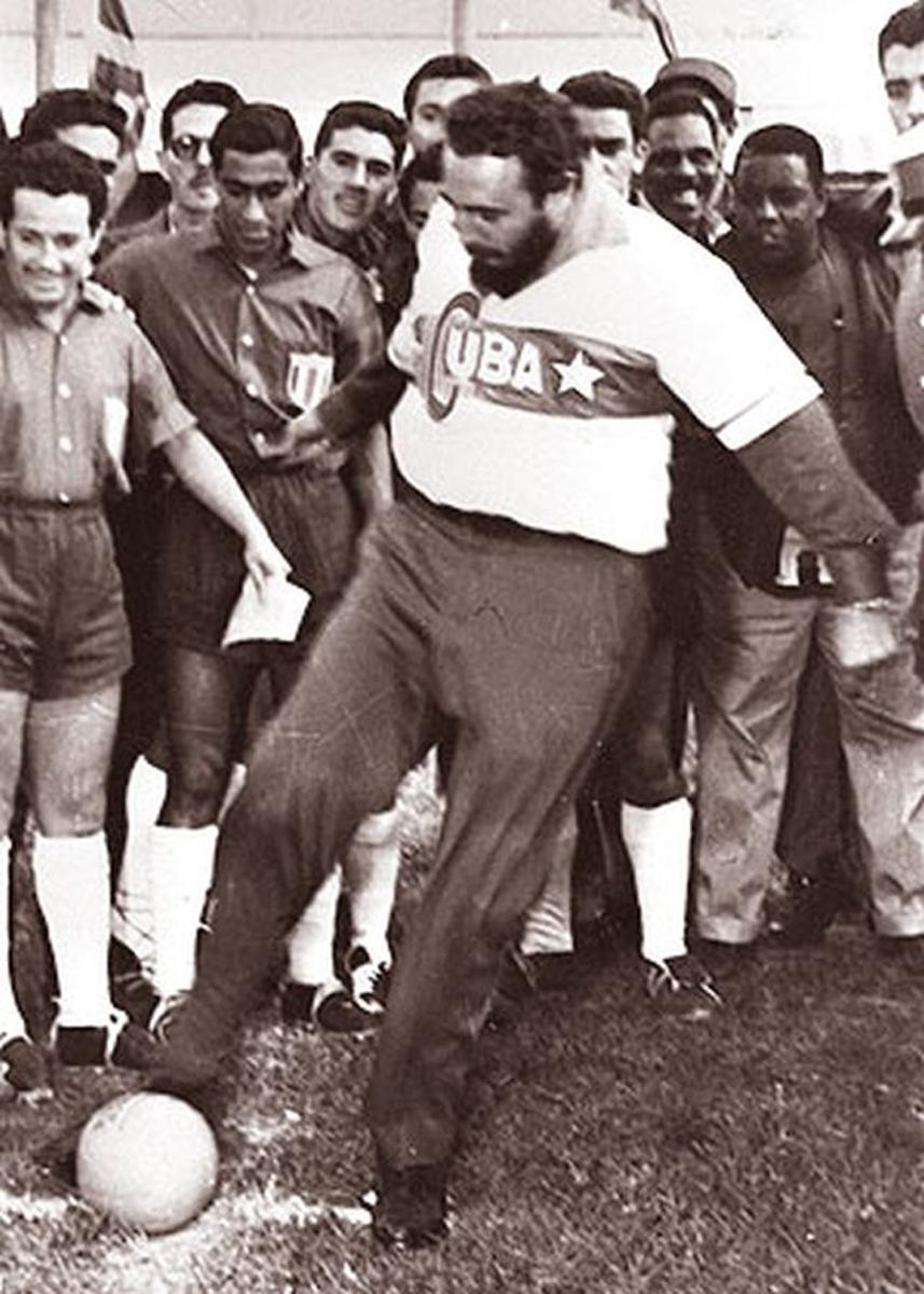 Angriffslustig - Fidel Castro, Friedenspolitik, Hegemonie, Imperialismus, Rede, Selbstbestimmung des Volkes, Souveränität, Unabhängigkeit, Vereinte Nationen, Wettrüsten - Hintergrund 1213Fidel Castro Fussball - Angriffslustig - Fidel Castro, Friedenspolitik, Hegemonie, Imperialismus, Rede, Selbstbestimmung des Volkes, Souveränität, Unabhängigkeit, Vereinte Nationen, Wettrüsten - Hintergrund