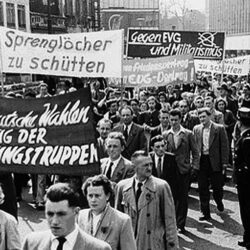 Gegen die Friedenskräfte