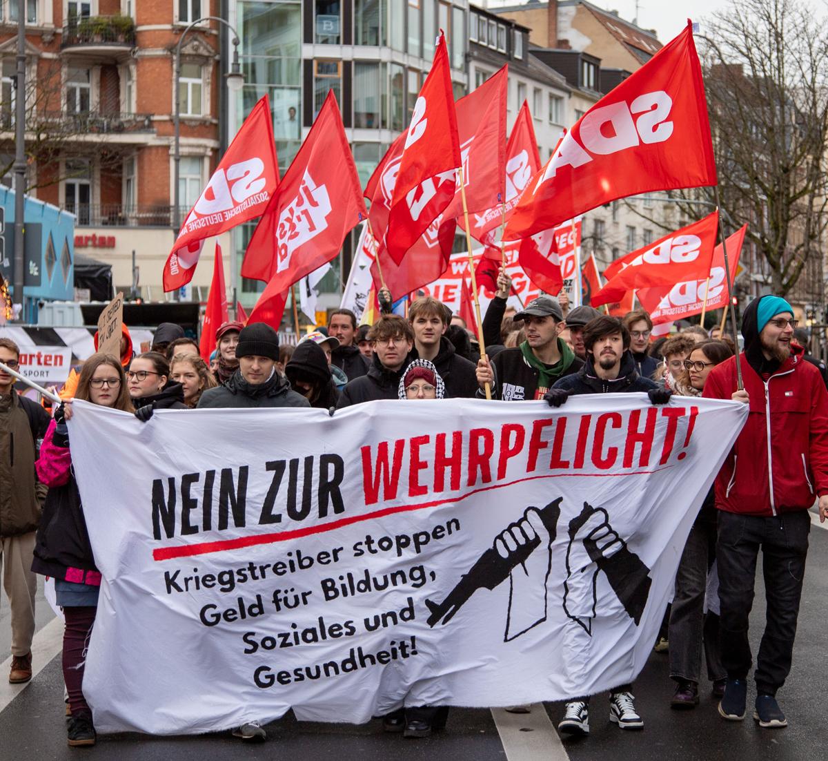 Notstandsgesetze werden scharfgeschaltet - Deutscher Friedensrat e.V., Diskussion, Faschismus, Leipzig, Marx-Engels-Stiftung, NATO, Referat, RotFuchs - Aktion 331501 Schulstreik BQ redpicture - Notstandsgesetze werden scharfgeschaltet - Deutscher Friedensrat e.V., Diskussion, Faschismus, Leipzig, Marx-Engels-Stiftung, NATO, Referat, RotFuchs - Aktion