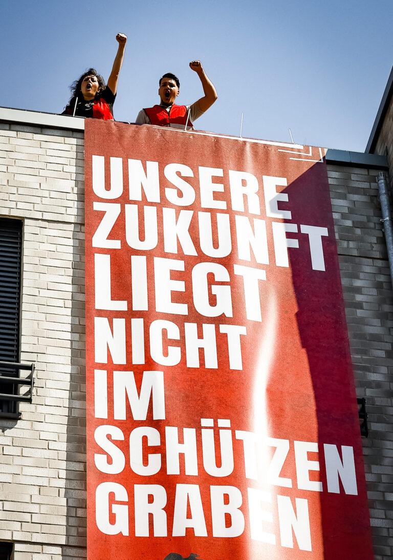 341201 Militarisierung - Von individuellen Reflexen zur kollektiven Gegenwehr - Militarisierung - Militarisierung