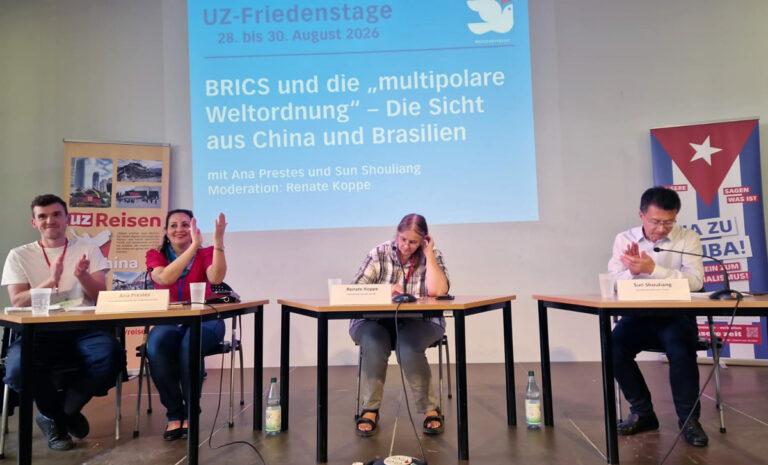 IMG 20260830 WA0002 web - Ein Saal steht auf für eine gerechte Weltordnung - Miguel Torres Tesoro - Miguel Torres Tesoro