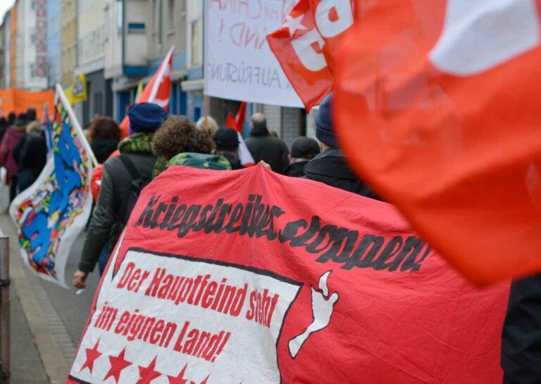 Ostermarsch 2021 Nuernberg - Eine Unterschrift, bitte! - Siw Mammitzsch - Siw Mammitzsch