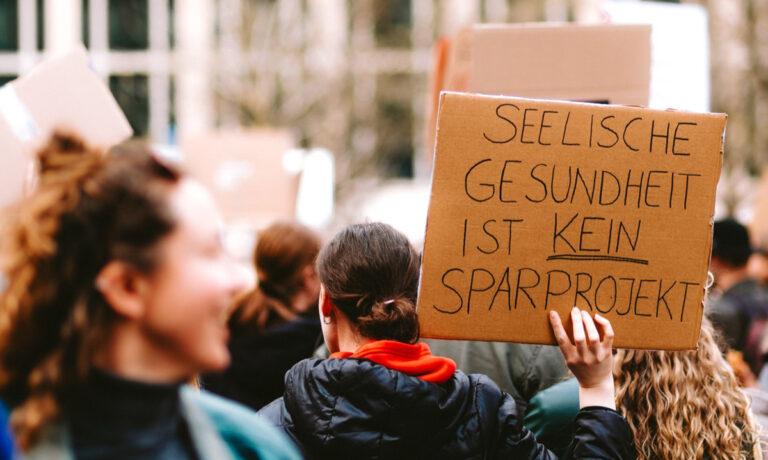 390202 Psychotherapie - Mehr Psychopharmaka, mehr Suizide - Zweiklassenmedizin - Zweiklassenmedizin