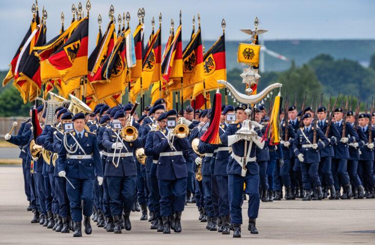 390401 Geheimnisse - Hier gibt es nichts zu sehen - Politik - Politik