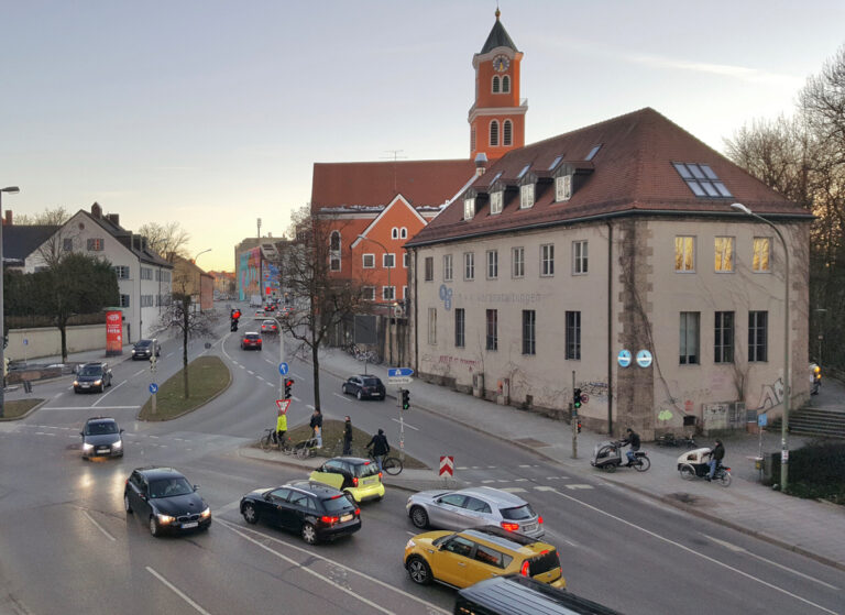 390802 Giesing - Das große Wedeln - Auf Draht, DKP München, Gruppe KAZ München, Investitionsrückstand, Justiz, Krise der Automobilindustrie, München, Sondervermögen Infrastruktur, Staatsschulden - Wirtschaft & Soziales