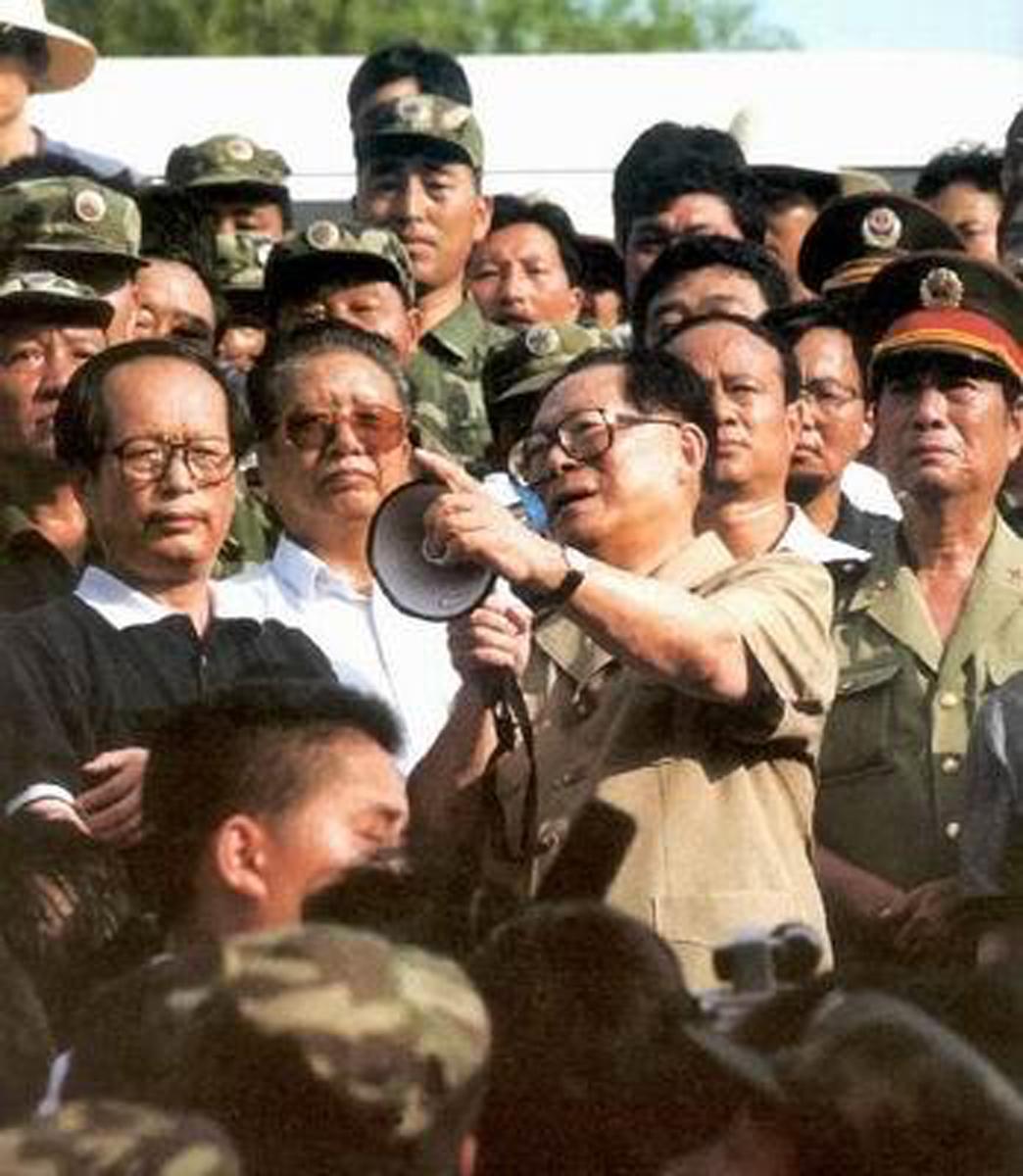 Armee für das Volk - 100. Geburtstag, Anmerkungen von Conny Renkl, Jiang Zemin, KPCh, Staatspräsident, VR China - Theorie & Geschichte 401001 Hochwasser - Armee für das Volk - 100. Geburtstag, Anmerkungen von Conny Renkl, Jiang Zemin, KPCh, Staatspräsident, VR China - Theorie & Geschichte