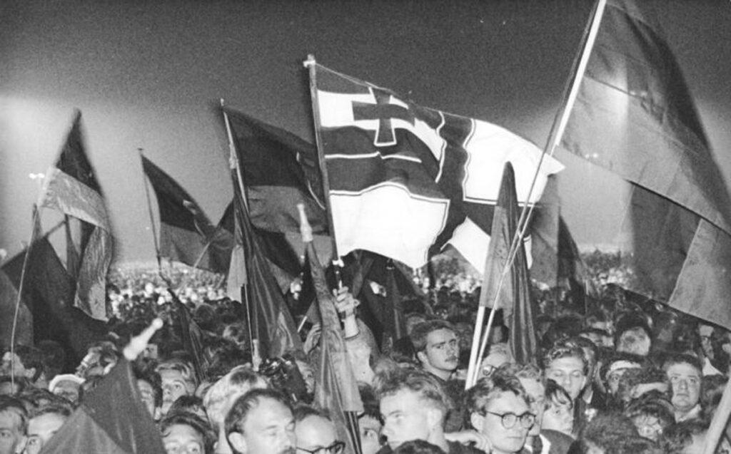 401301 Vereinigung - Zur Bedeutung der nationalen Frage für die Strategie der Kommunisten - 8. Tagung des Parteivorstands der DKP, Kommunistische Bewegung, nationale Frage, Referat, Strategie - Hintergrund