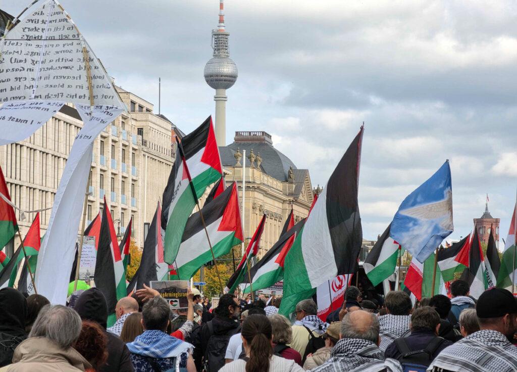 Die Jugend als Vorbild - 3. Oktober 2026, Andrea Hornung, Berlin, BSW, Christian Leye, DFG-VK, DIDF, Disarstar, DKP, Initiative Nie wieder Krieg - Die Waffen nieder, Johannes Varwick, Jutta Kausch-Henken, K.I.Z., Karla Wolf, Maria Buchwitz, Pablo Miró, Patrik Köbele, pax christi, Schulstreiks gegen Wehrpflicht, Sören Pellmann, Soul Tsalik, Stefan Natke, Unzwingbar, ver.di-Jugend, Wiebke Diehl - Blog, Aktion 20261003 151037 web - Die Jugend als Vorbild - 3. Oktober 2026, Andrea Hornung, Berlin, BSW, Christian Leye, DFG-VK, DIDF, Disarstar, DKP, Initiative Nie wieder Krieg - Die Waffen nieder, Johannes Varwick, Jutta Kausch-Henken, K.I.Z., Karla Wolf, Maria Buchwitz, Pablo Miró, Patrik Köbele, pax christi, Schulstreiks gegen Wehrpflicht, Sören Pellmann, Soul Tsalik, Stefan Natke, Unzwingbar, ver.di-Jugend, Wiebke Diehl - Blog, Aktion