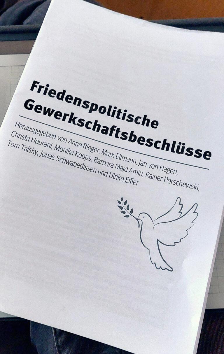410302 Friedensbeschluesse - „Gegen eine Militarisierung des gesellschaftlichen Lebens“ - Gewerkschaftstag der IG BAU - Gewerkschaftstag der IG BAU