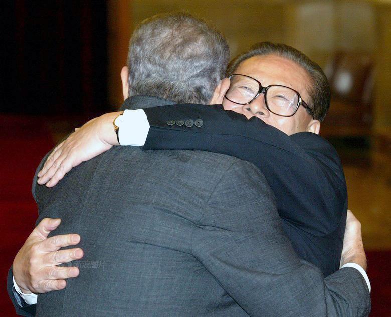 411001 Castro und Jiang - Das Volk ist die Triebkraft der Geschichte - Jiang Zemin, KPCh, VR China - Theorie & Geschichte