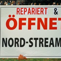 Kriegsverbrechen angeklagt