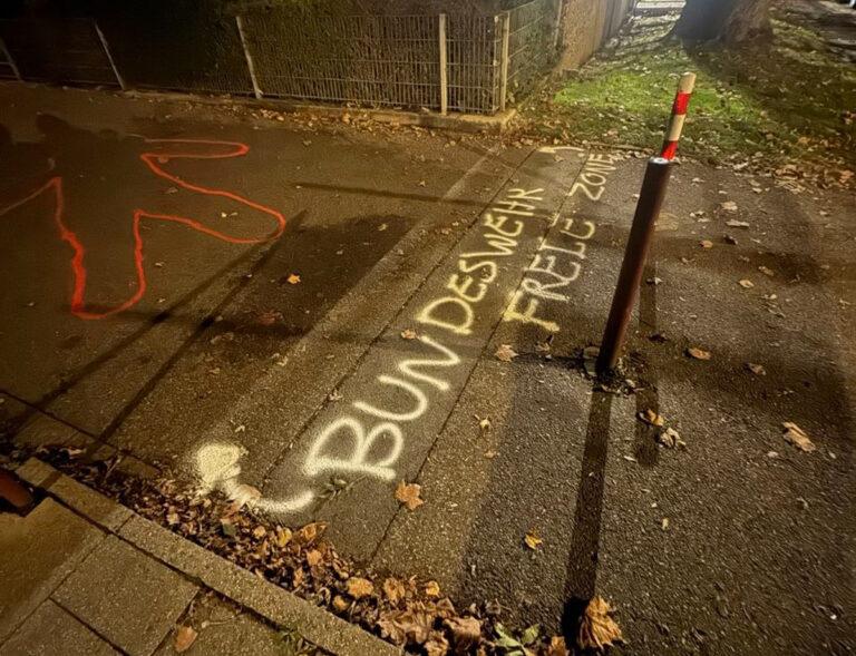 „Sonst kommt die Bundeswehr wieder“ - Politik - Politik 430402 Burggymnasium 2 - „Sonst kommt die Bundeswehr wieder“ - Politik - Politik